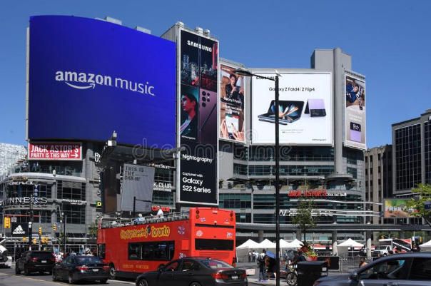 Toronto, Canada, Dundas Square 10 Dundas large screen