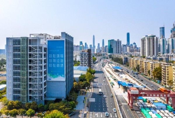 深圳水务大厦东侧灯箱