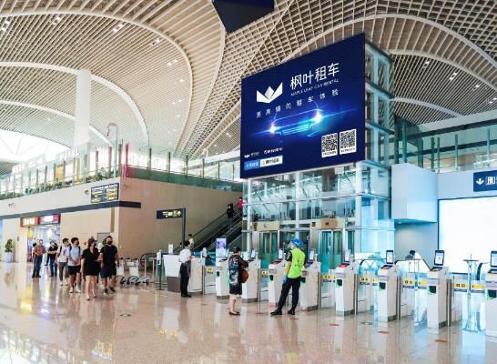 胶东国际机场值机大厅直梯LED