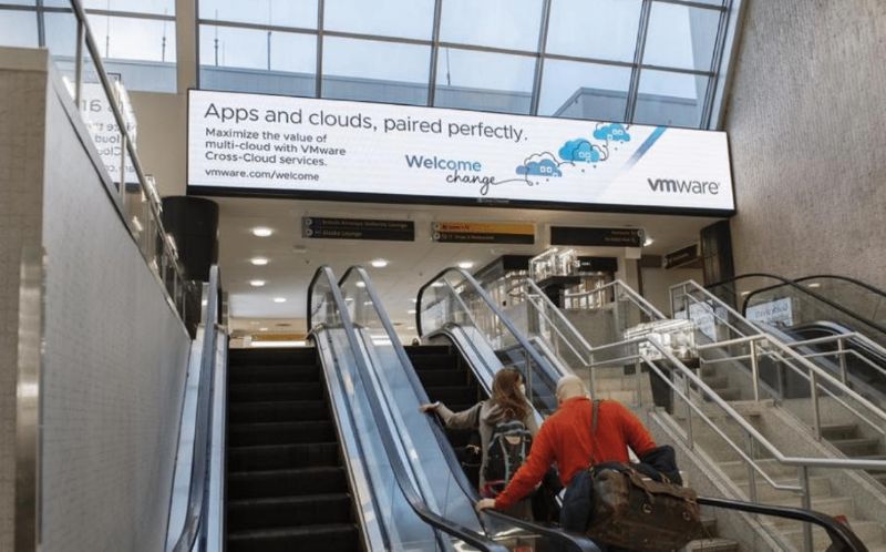 纽约肯尼迪国际机场T7出发区安检电子屏