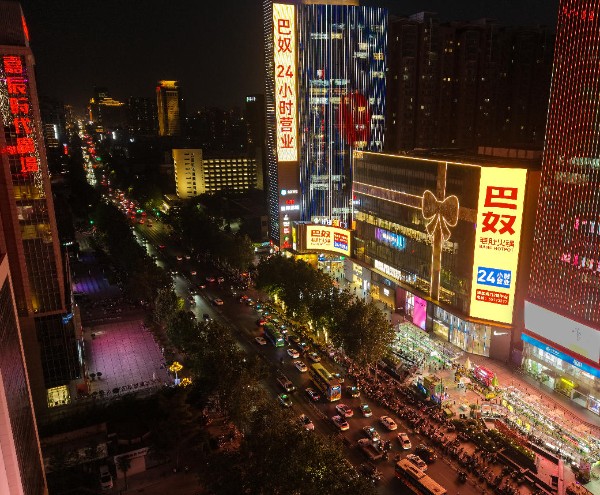 郑州花园路国贸360LED