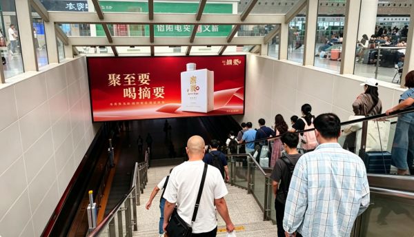 Entrance staircase header light box at the gate area, 3F, Zhengzhou East Railway Station