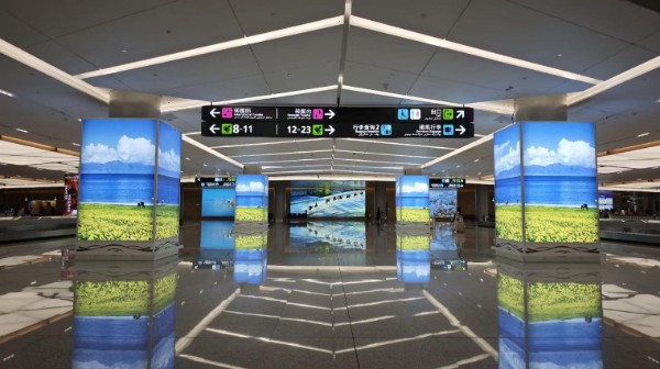 乌鲁木齐天山机场T42L国内中指廊到达区灯箱