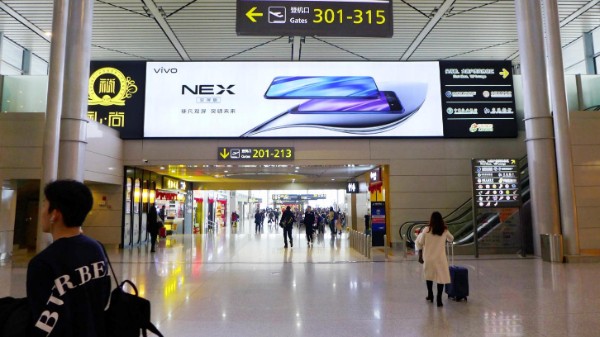 贵阳龙洞堡国际机场T2国内出发安检后灯箱