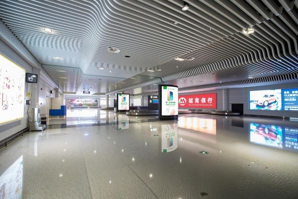 柳州白莲机场T2一层行李提取厅包柱灯箱