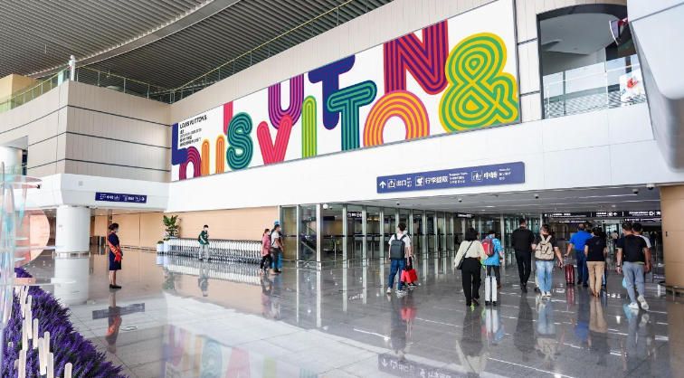 胶东国际机场国内到达通廊汇集口灯箱套装