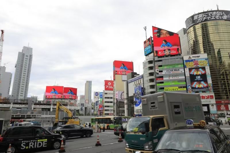 日本东京涩谷十字路口13面电子屏