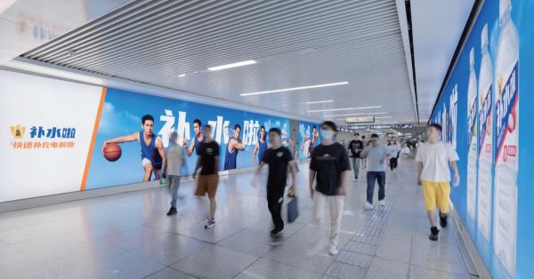 武汉地铁L2/8街道口换乘通道超级灯箱