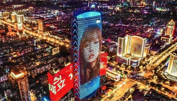 长春国金融中心楼体灯光秀