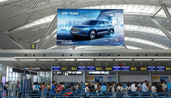 贵阳龙洞堡国际机场T2国内出发值机岛灯箱