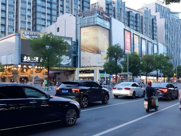汕头长江新一城转角墙体大牌