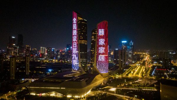 南京金陵青奥中心双子塔灯光秀