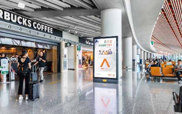 北京首都机场T3C国内出发滚动灯箱