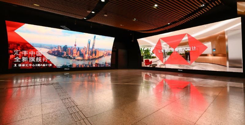 上海地铁徐家汇站换乘通道LED