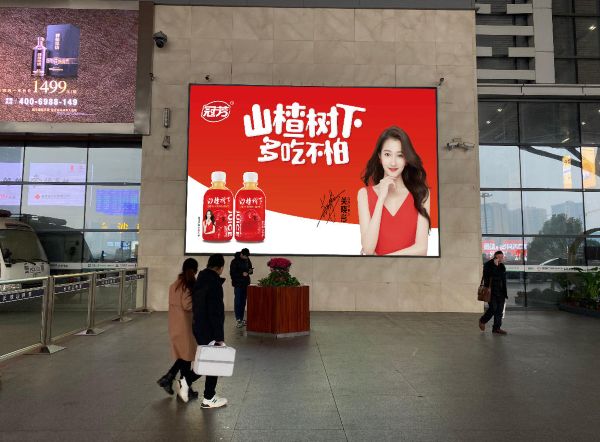 长沙南站西广场落客平台灯箱