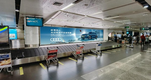 大连周水子机场国内行李提取大厅转盘灯箱