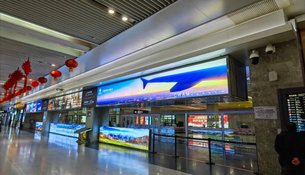 西宁曹家堡国际机场T2迎宾厅门楣灯箱