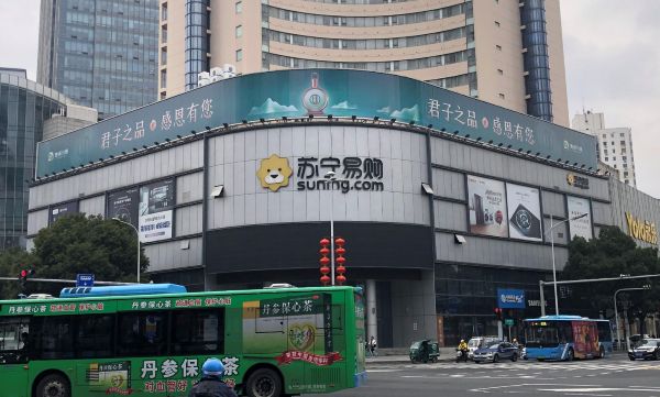无锡胜利门广场苏宁电器大牌