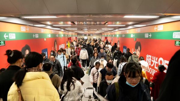 合肥地铁4号线图书馆站换乘通道灯箱+墙贴