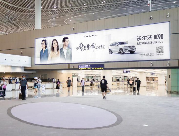 青岛胶东国际机场国内安检后高空灯箱