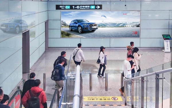 长沙黄花机场T2一层国内到达行李厅灯箱