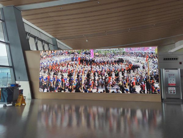 贵阳龙洞堡国际机场T3出发候机区灯箱