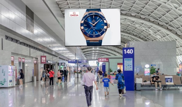 成都双流国际机场T2出发区域灯箱