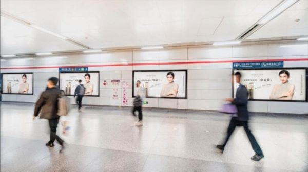 Class A 12-sheet light boxes on Hangzhou Metro Lines 1 and 5