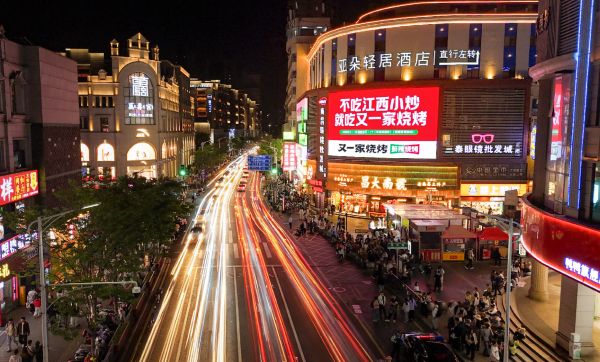 南昌万寿宫三泰眼镜城LED