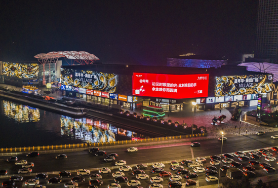 海信广场大屏广告投放:高端品牌曝光的战略之选