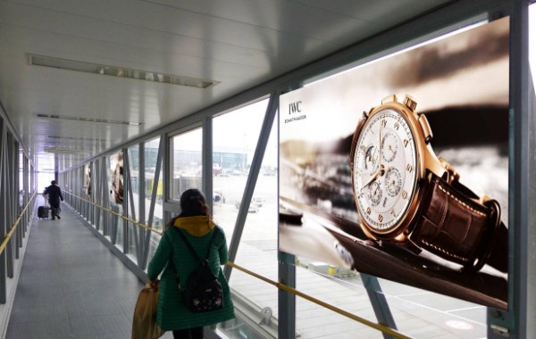 贵阳龙洞堡国际机场T2出发廊桥贴膜