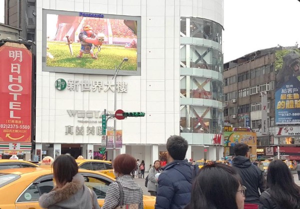 台北西门町商圈6号出口LED大屏