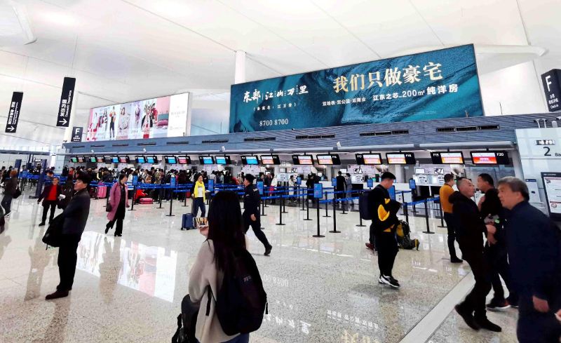 宁波栎社国际机场T2办票大厅值机岛灯箱