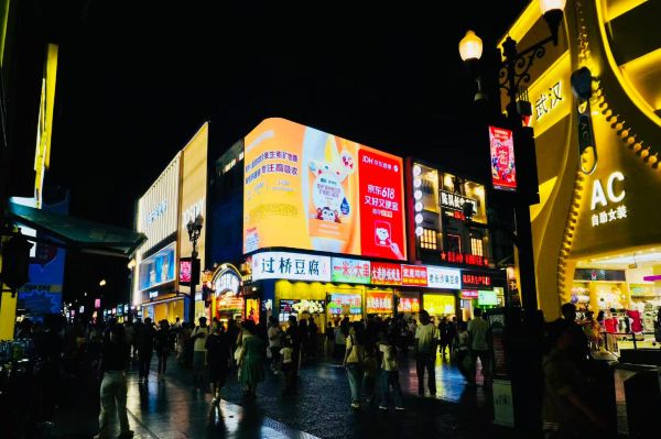 武汉汉口江汉路步行街烟火巷LED