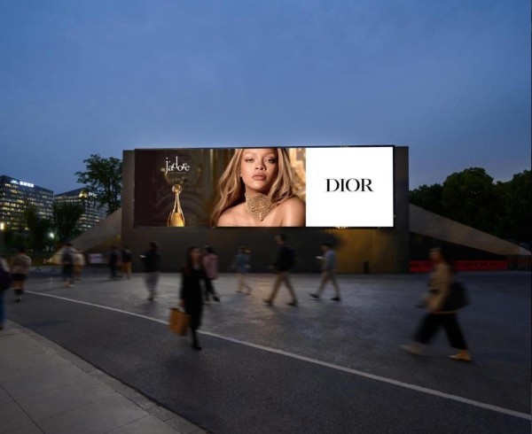 上海东方体育中心灯箱