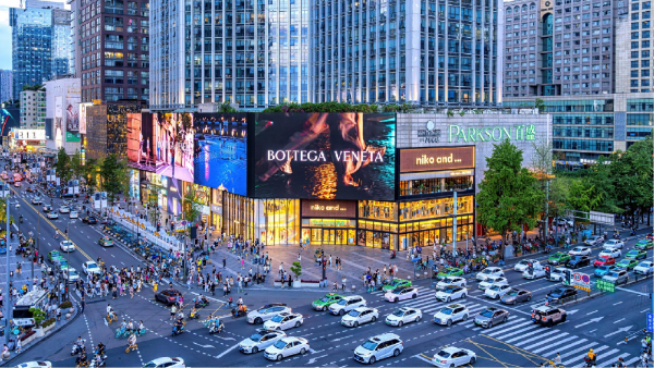Comprehensive Guide to Large Screen Advertising Placement in Taikoo Li, Chengdu: In Depth Analysis of Value, Strategy, and Cost