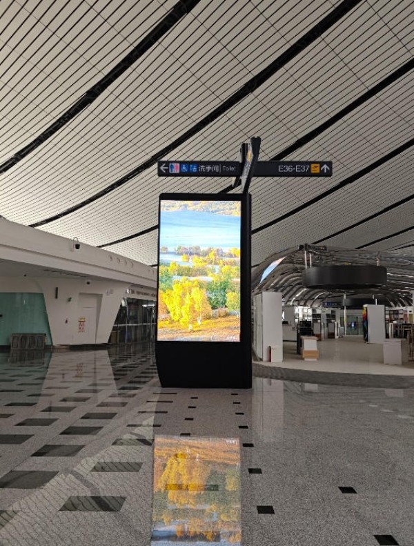 北京大兴机场三层出发安检后灯箱