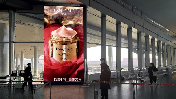 北京首都机场T3国内国际到达出口图腾灯箱