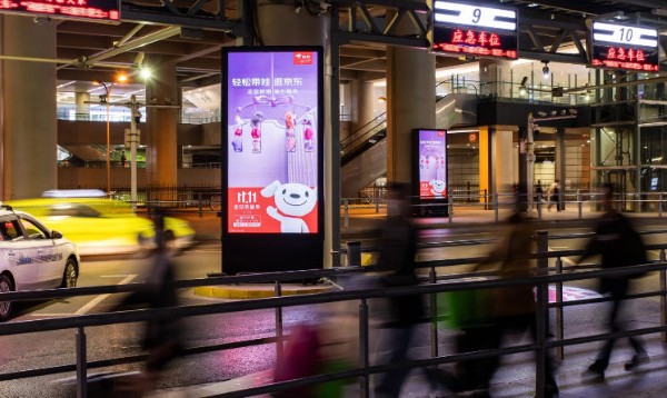 上海虹桥国际机场T2到达区候车区LED