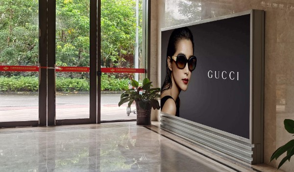 三亚凤凰国际机场贵宾楼到达通道灯箱