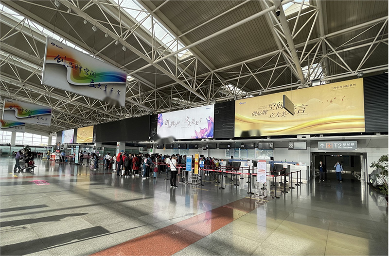 兰州中川机场T1航站楼出发大厅值机岛灯箱