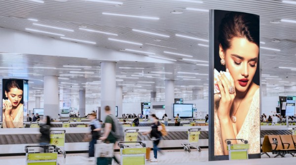 广州白云国际机场T2国内到达行李厅图腾灯箱