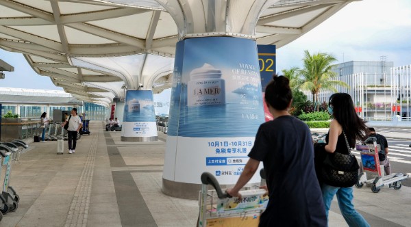 海口美兰机场T2国内三层出发厅灯箱包柱