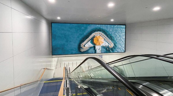 Qingdao Jiaodong International Airport International Baggage Hall Escalator Header Light Box