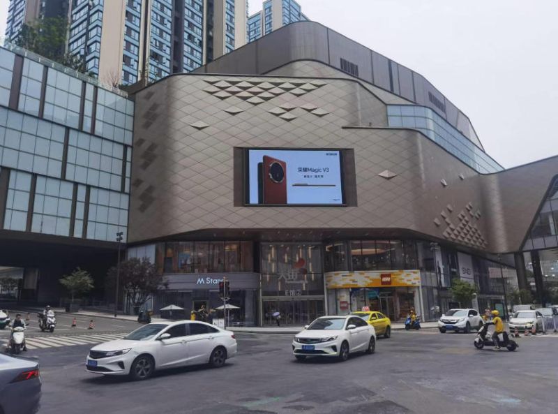重庆龙湖时代天街E馆十字路口LED