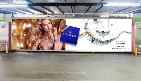 三亚凤凰国际机场综合楼车场内行车道灯箱