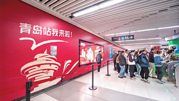 地铁广告投放：通勤刚需的强制经过触点