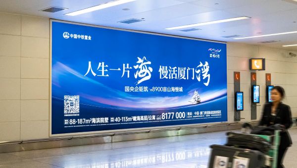 厦门高崎国际机场T4到达层行李提取区灯箱