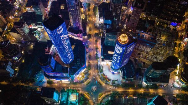 南京新街口南京中心三栋楼体灯光秀