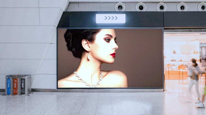 白云国际机场T2国内出发安检通道墙体灯箱